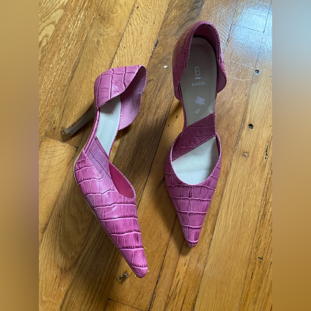 Pink alligator skin leather kitten heels